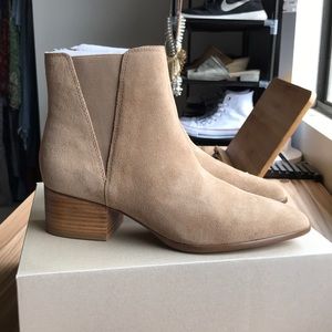 Urban Outfitters Pola Suede Chelsea boot